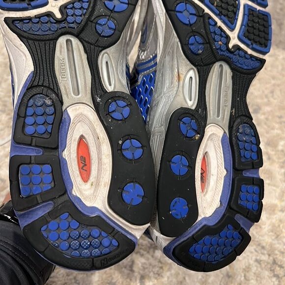 New Balance Women’s Running Shoes W940wB2 Silver size 12 EUC no insole USA made - Picture 8 of 9